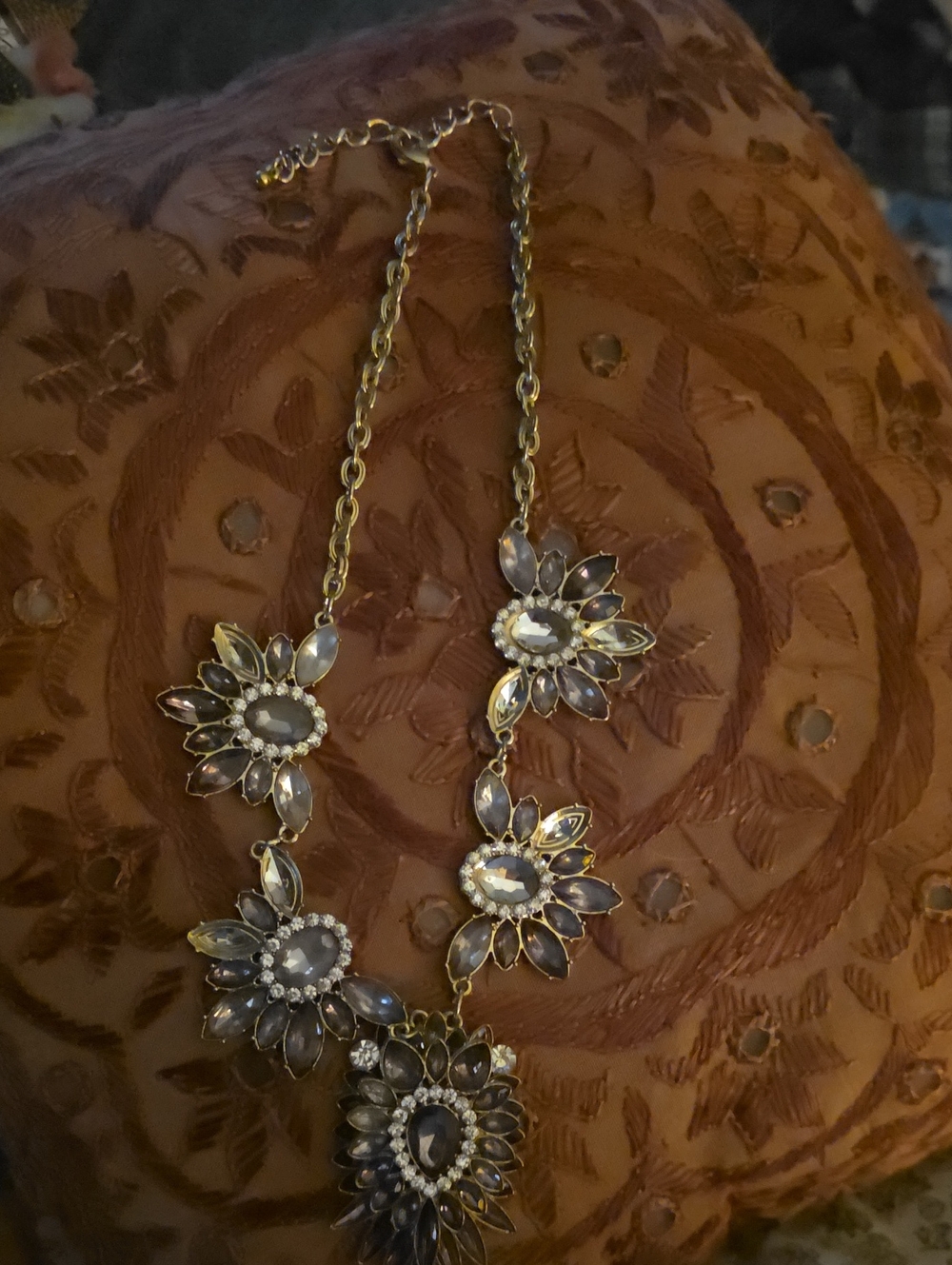 NWOT Silver-Tone Floral Layered Statement Necklace W/Gorgeous Rhinestone Accents